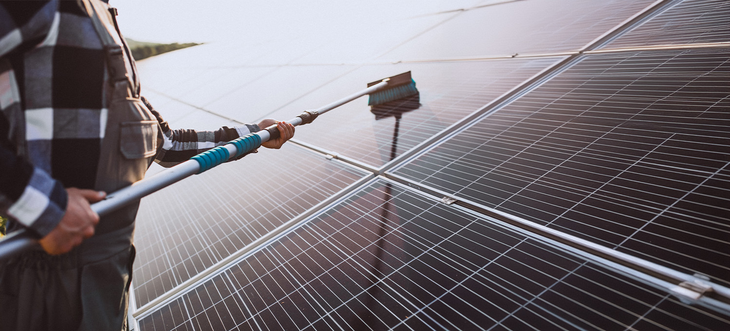 Balkonkraftwerk, balkonkraftwerk reinigen, Solarmodule Pflege Wartung von Solaranlagen